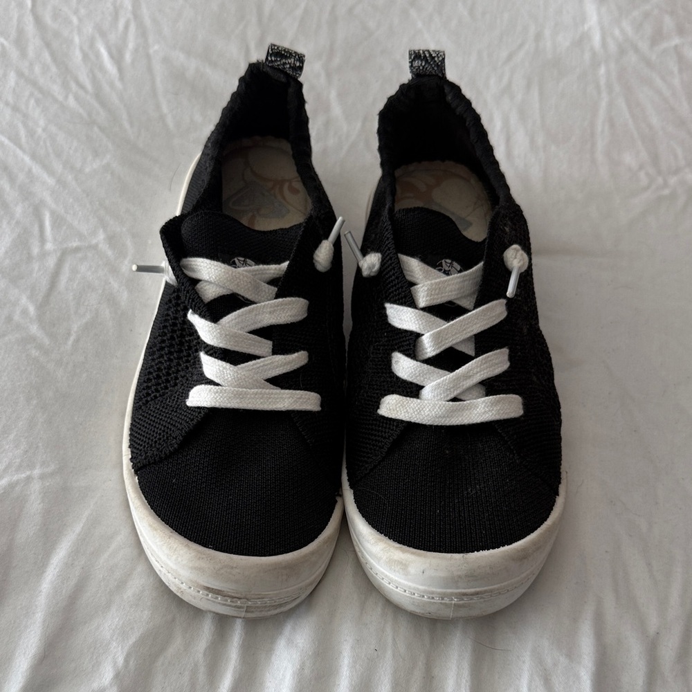 Roxy Black and White Sneakers